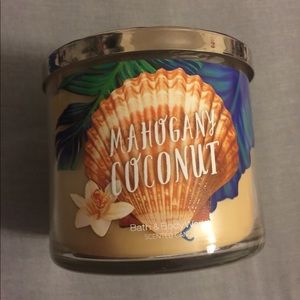 Bath and body works Mahogany Coconut 3wick candle